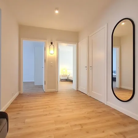 Apartment No.6 *