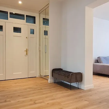 Apartment No.6 *